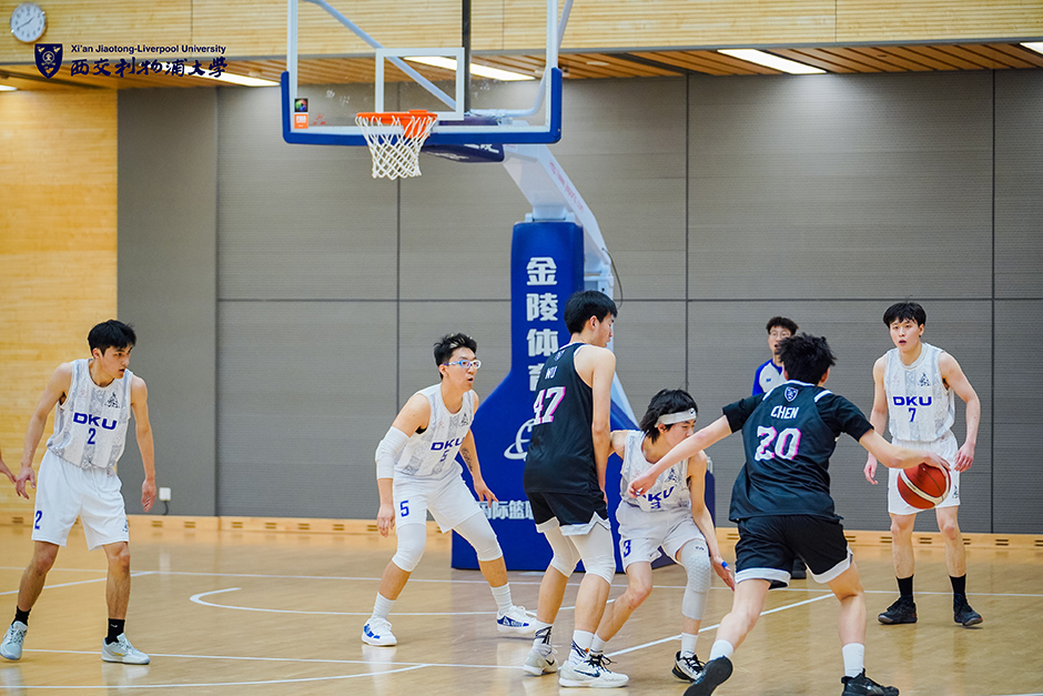 赫继任
